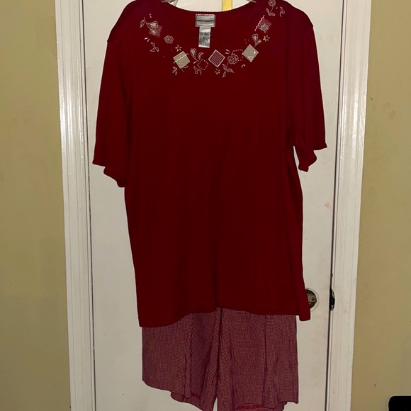 ❤️4 for 25 knit 2 piece set burgundy with plaid shorts 16-18 plus - Picture 1 of 4
